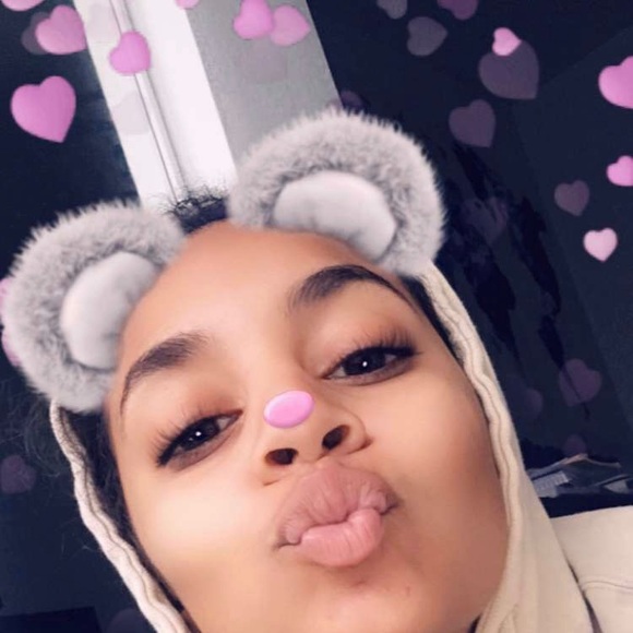 Meet your Posher, Dee - Picture 3 of 3